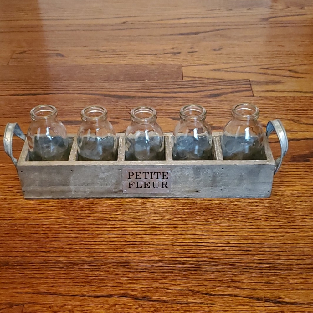 Wood crate with 5 milk bottles, Petites Fleur